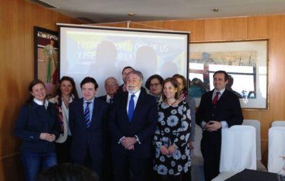 Mayor Oreja llama a la unidad de cristianos progresistas y conservadores contra la laicidad