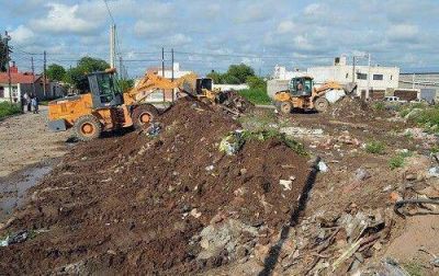 El municipio contin�a con las tareas de pavimento y limpieza de desag�es