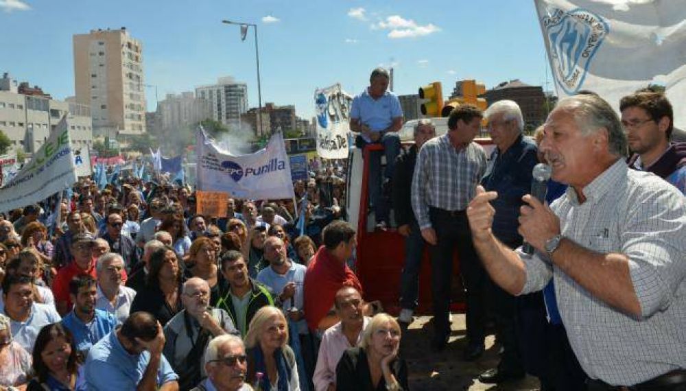 UEPC pide suba del 25% por 5 meses