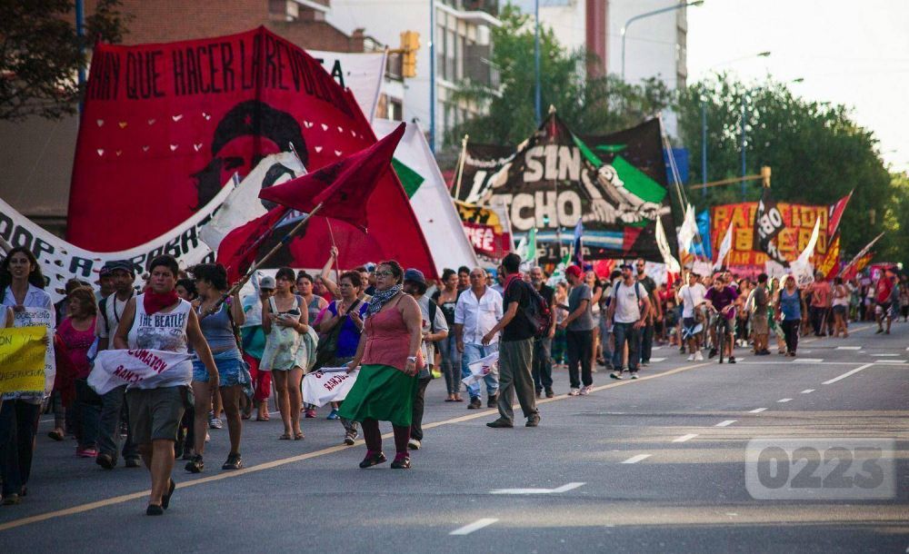 Cientos de marplatenses se manifestaron contra el ajuste y la represi�n