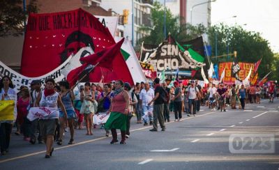 Cientos de marplatenses se manifestaron contra el ajuste y la represi�n