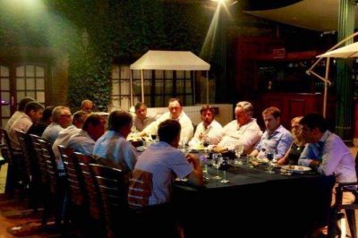 El Intendente Municipal Dr. Di Cesare estuvo en la reuni�n con el Ministro de Gobierno, F. Salvai