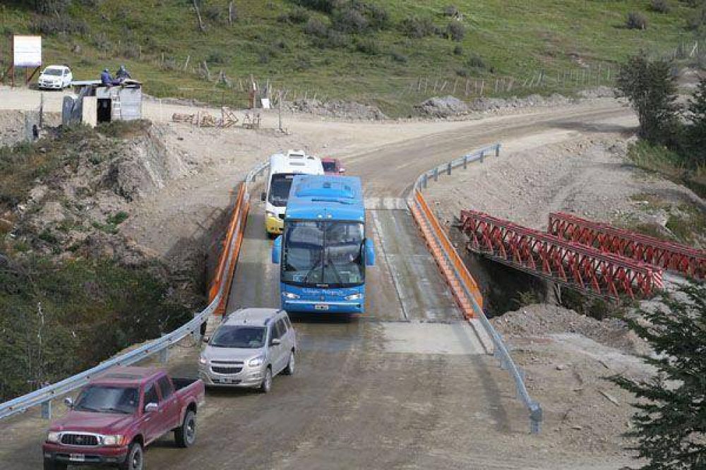Tras casi 40 a�os, reemplazan el puente Bailey que atravesaba el R�o Pipo
