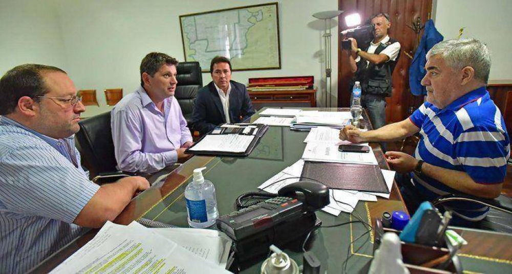 Das Neves confirm al intendente de Gualjaina la construccin de 15 viviendas por obra delegada