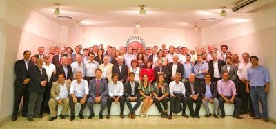 �Petu� Castillo, entre los 70 radicales en el gobierno