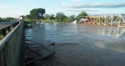 Desbord� nuevamente el Rio Chico en el sur de la provincia