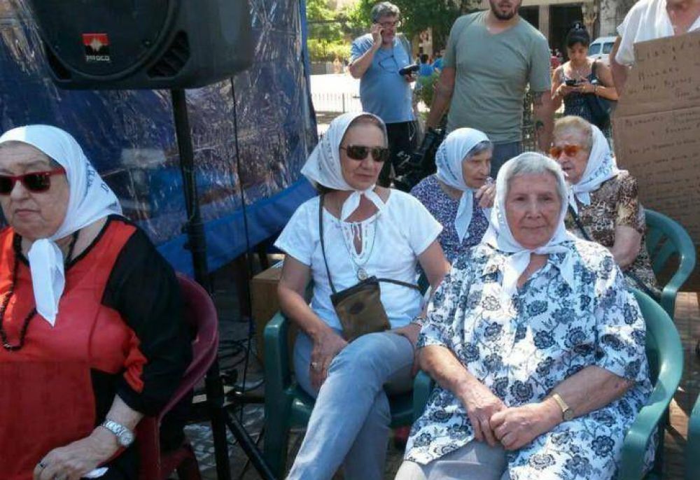La Federal intent� impedir el ingreso de las Madres a la Plaza