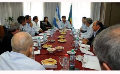 Ducot� e intendentes bonaerenses se reunieron con Ministros en La Plata