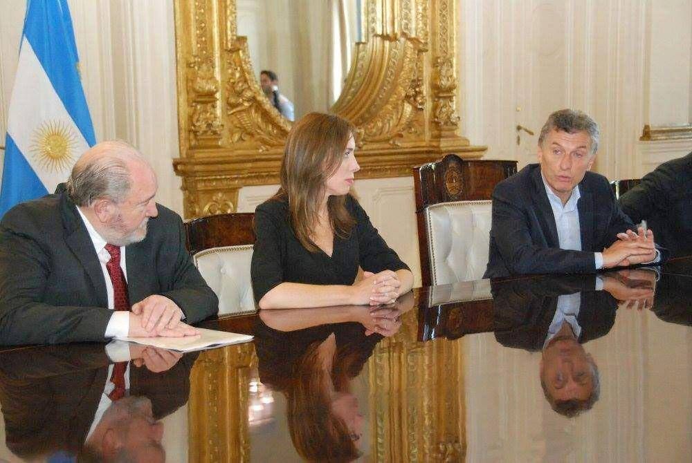 Macri y los gobernadores firmaron el acuerdo por el R�o V