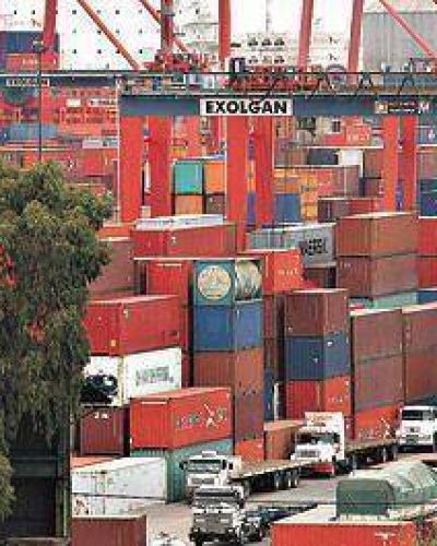 El 2015 cerr� con d�ficit comercial