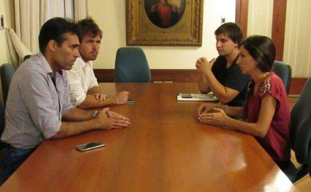 L�PEZ RECIBI� A FUNCIONARIA DE TURISMO