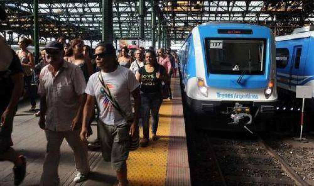Entre quejas y justificaciones de pasajeros comenz� a regir la suba de boleto del Roca