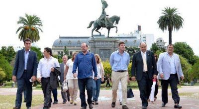 Vidal se reuni� con legisladores y baj� l�nea para que se declare la emergencia en infraestructura