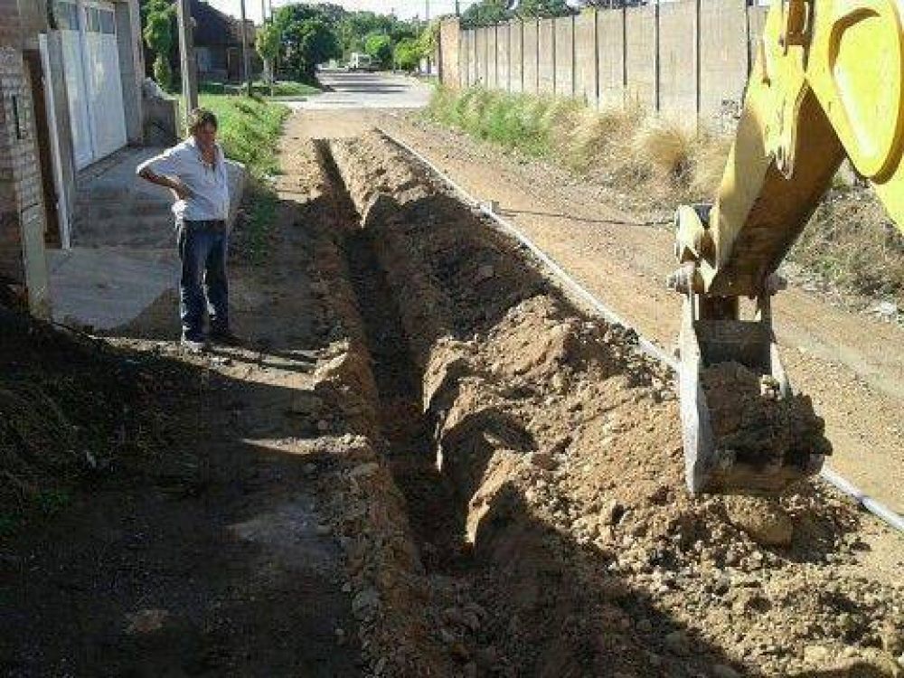Ampliaci�n de la red de agua en calle Mazzini