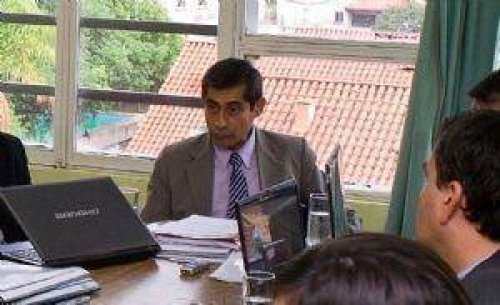Aredes dijo que no se podr� pagar el 40% de aumento a los docentes
