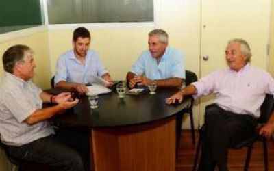 Salliquel�: El Intendente recorre despachos provinciales para mejorar obras