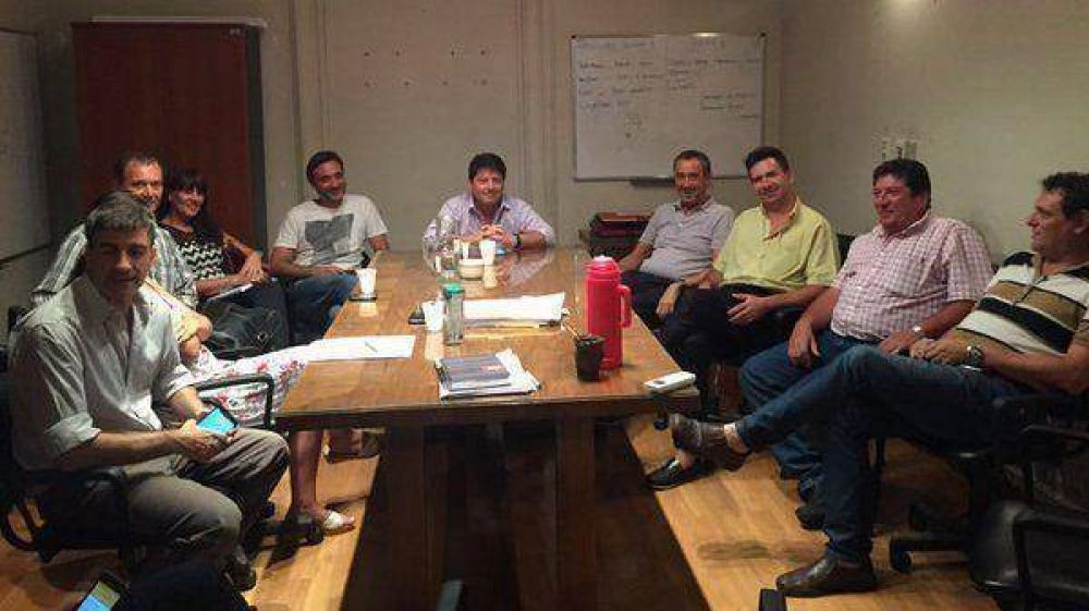Empleados municipales pidieron un aumento del 42 % y que no haya despidos masivos