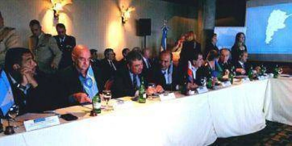 Williams junto a Weretilneck y Bullrich