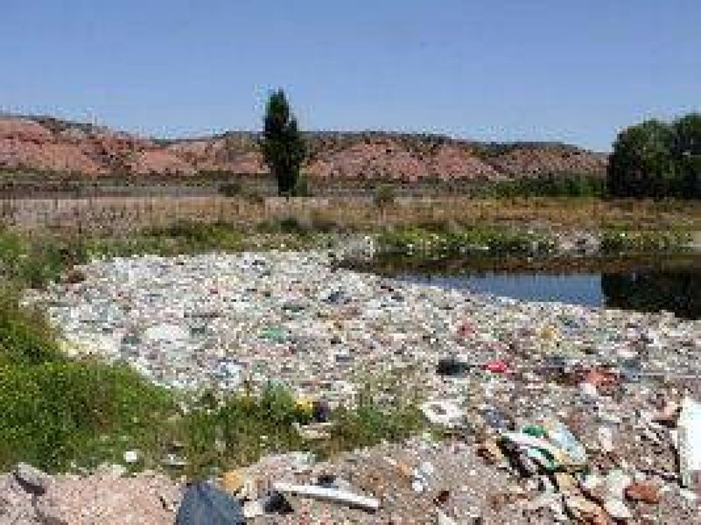 Multa y remediaci�n del basural sobre el r�o