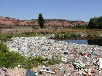 Multa y remediaci�n del basural sobre el r�o