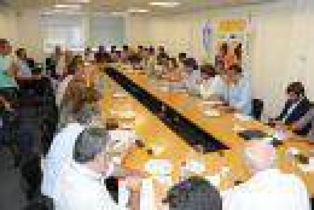 NUEVA POSTERGACI�N DE LA PARITARIA DOCENTE