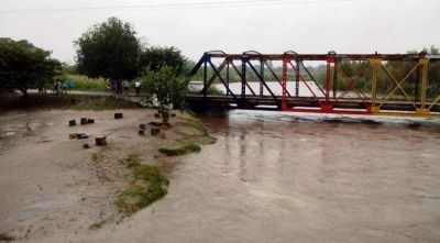 Cientos de tucumanos pasaron la noche en las rutas por la crecida de los r�os 