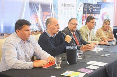 Habilitan una mesa para denunciar actos xen�fobos en Mar del Plata