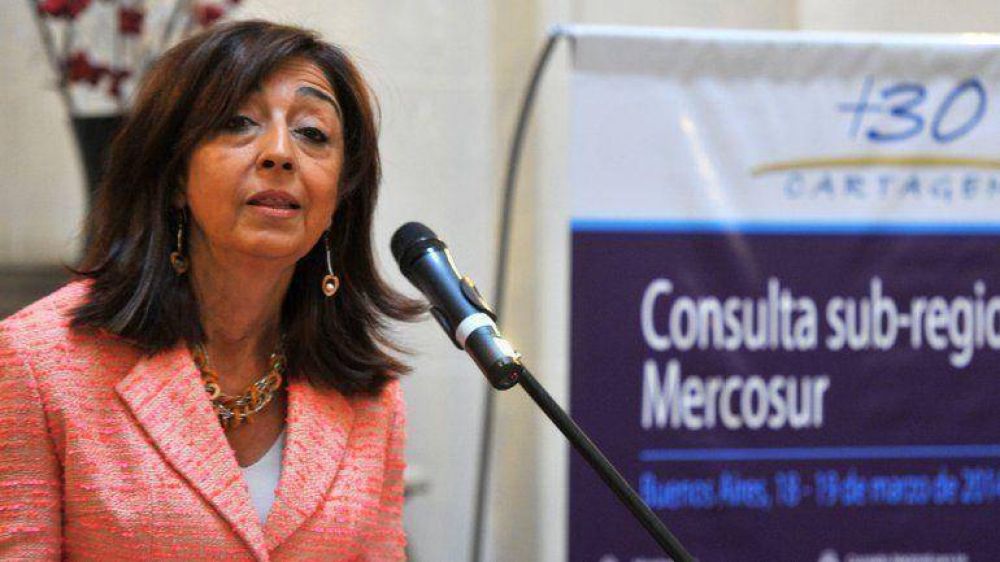 Una embajadora kirchnerista atrincherada en Par�s