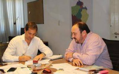 General Paz: �lvarez firm� convenio con el Instituto de Vivienda