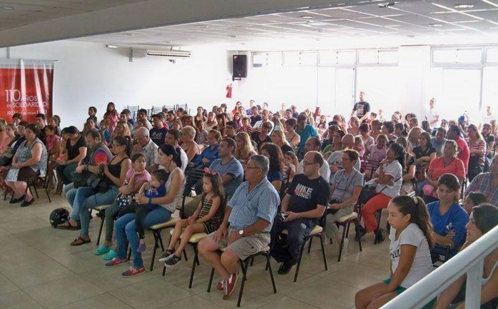 El CECO entreg� m�s de 500 guardapolvos y �tiles escolares