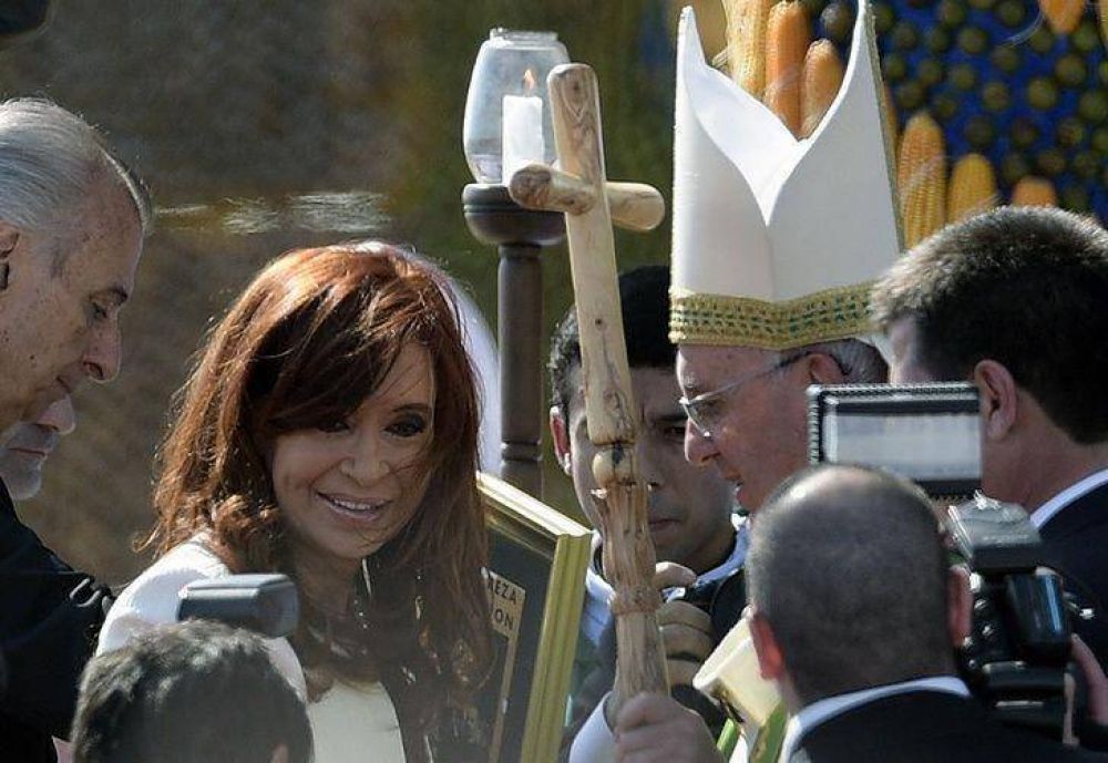 Denuncian que presentaron facturas truchas para los viajes de Cristina