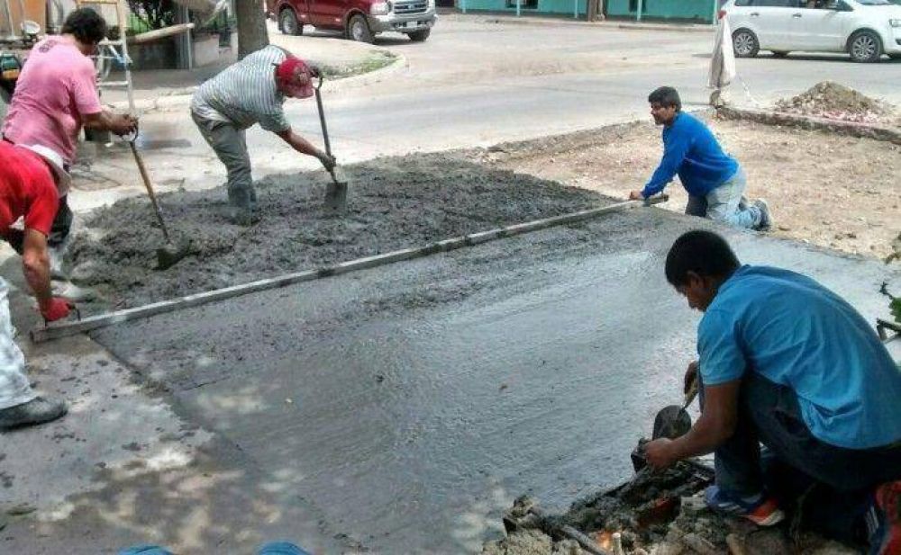 CONTIN�AN LAS TAREAS DE PAVIMENTO