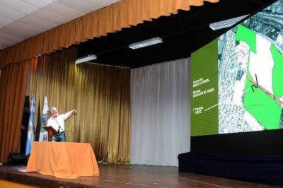 El gobernador llam� a licitaci�n para la construcci�n del Estadio �nico y el Parque �La Pedrera�