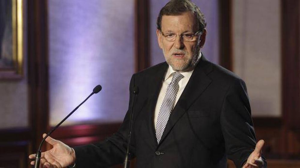 Herido, Rajoy no se rinde y se alista para una larga batalla