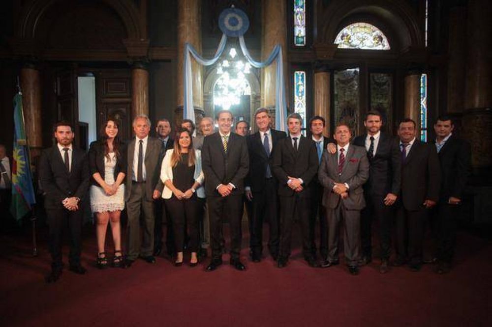 Renuncias en el gabinete local, en medio de una fuerte pol�mica