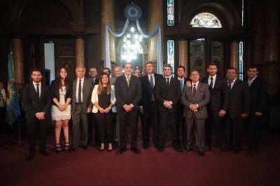 Renuncias en el gabinete local, en medio de una fuerte pol�mica