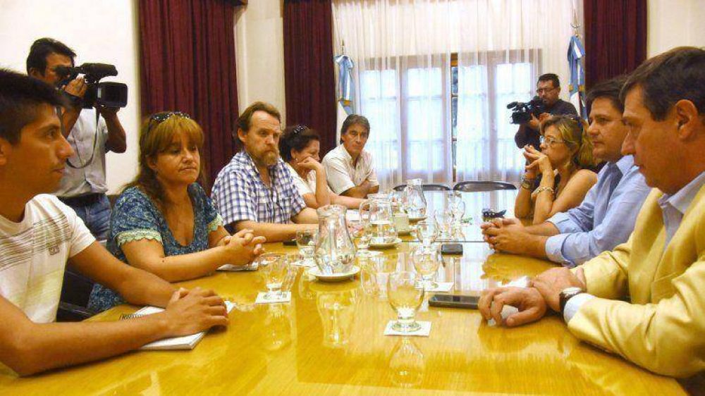 El Gobierno recibe a ATEN en medio de un paro