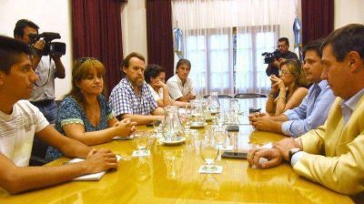 El Gobierno recibe a ATEN en medio de un paro