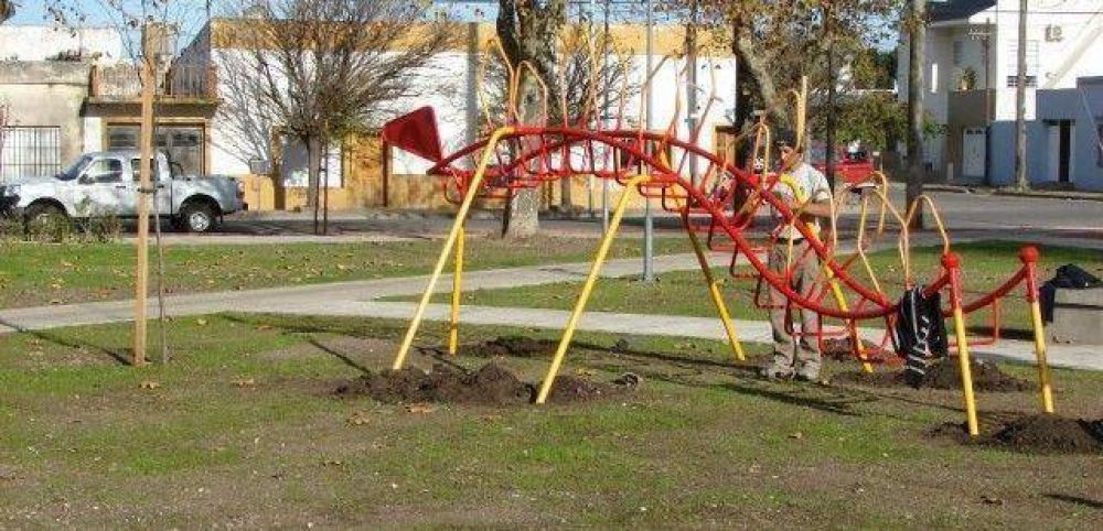 El Municipio realizar el recambio de juegos en parques