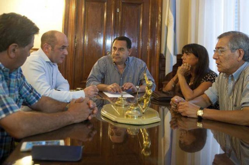 A d�as del inicio de clases no hay acuerdo por los salarios