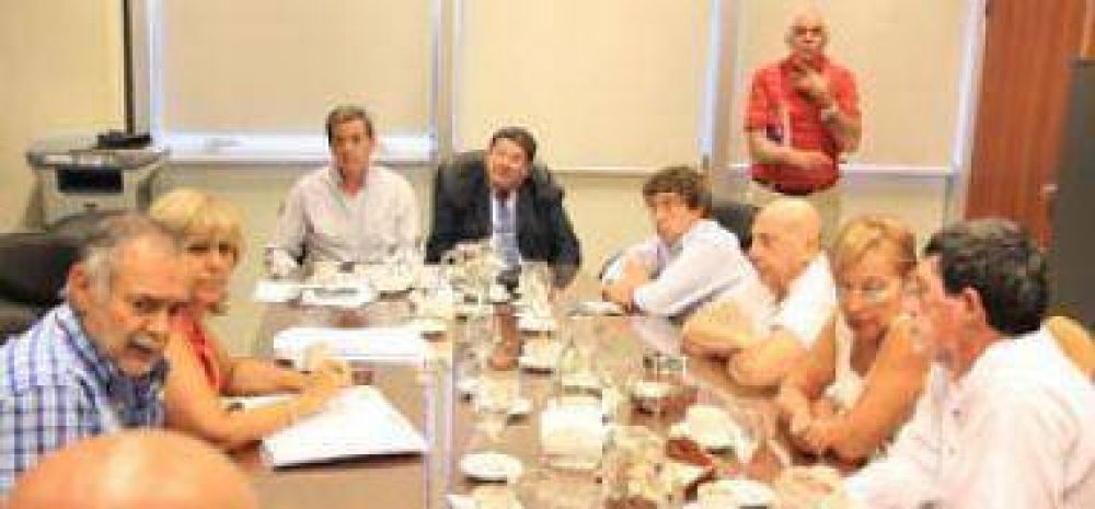 Docentes siguen sin acuerdo y peligra el inicio de clases en San Juan