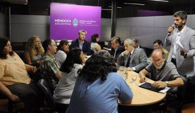 El Gobierno provincial present� una nueva propuesta salarial, pero el SUTE la rechaz�