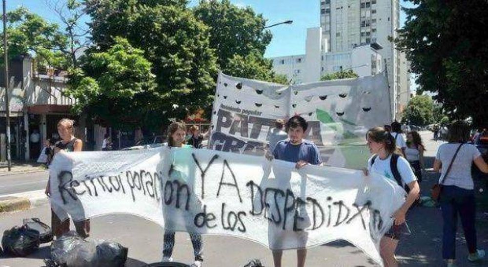 Trabajadores apuntan a Villegas por despidos en el Ministerio de Trabajo bonaerense