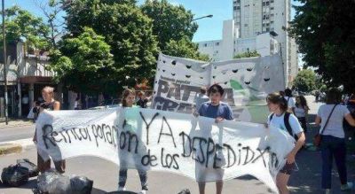 Trabajadores apuntan a Villegas por despidos en el Ministerio de Trabajo bonaerense