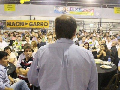 Irregularidades por doquier: Garro sigue sacudiendo el avispero