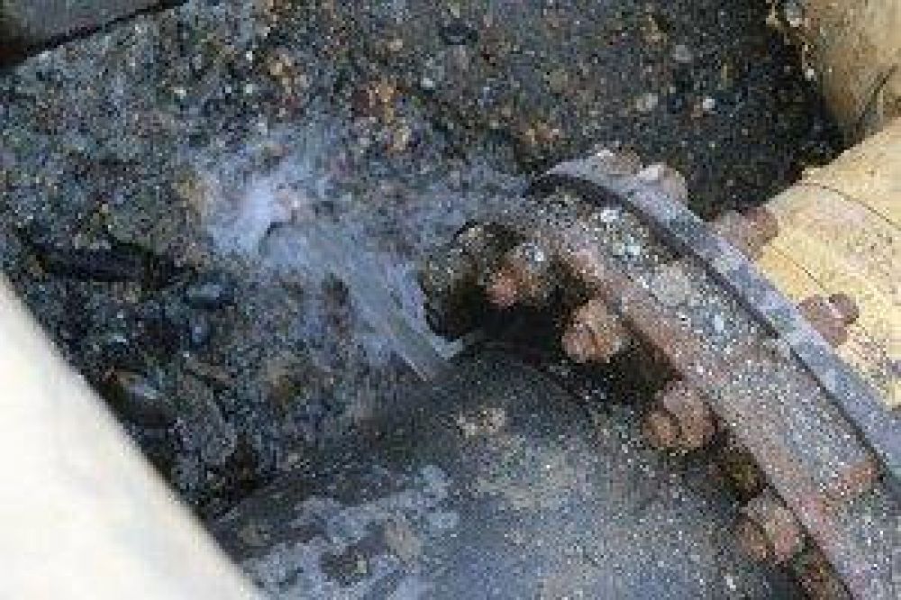 Se restringir� totalmente el suministro de agua potable en la ciudad en las pr�ximas horas