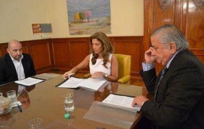 La Gobernadora firm� un convenio para fomentar y preservar el medio ambiente en la Ciudad Capital y en La Banda