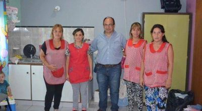 El Ing. Salom�n visit� Jardines Maternales y CAPS
