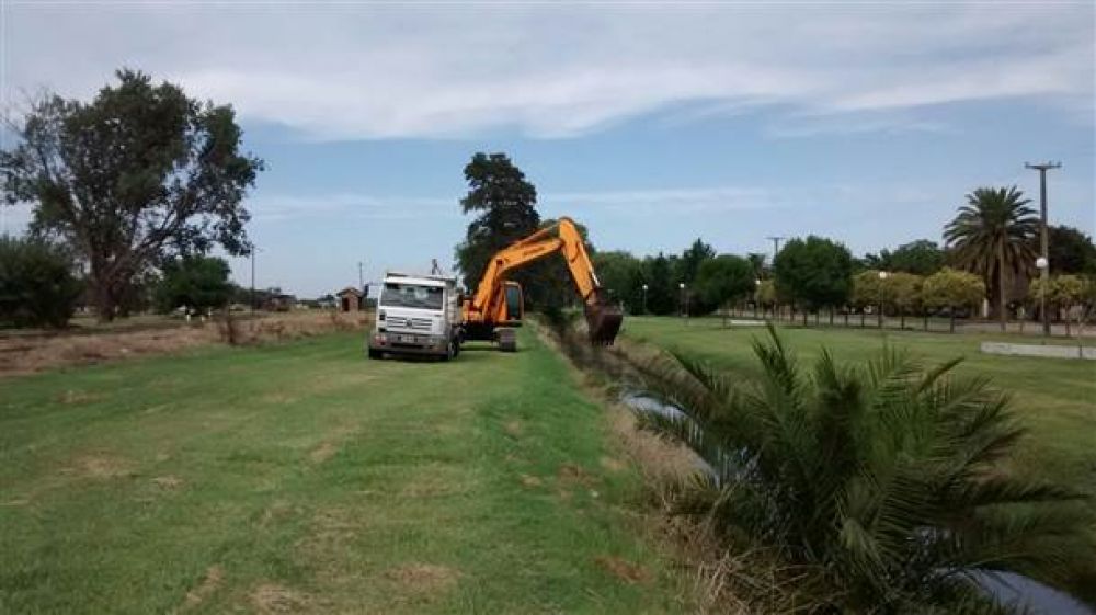Se termin� de limpiar el canal de la Av. 25 de Mayo
