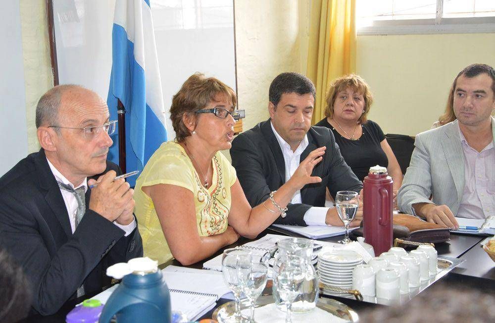 El gobierno elev� su oferta al 28% y los docentes definen su respuesta en un congreso